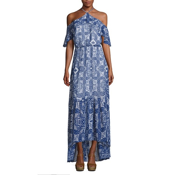 Belle + Sky Dresses & Skirts - Belle + Sky Cold Shoulder Halter Maxi Dress